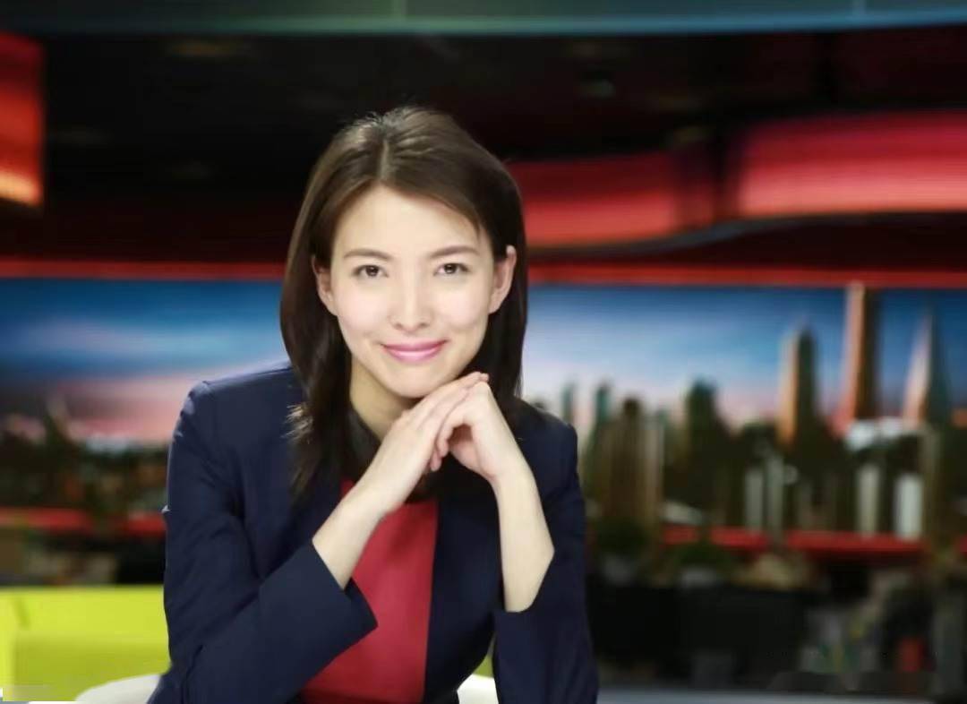上海电视台主持人女图片