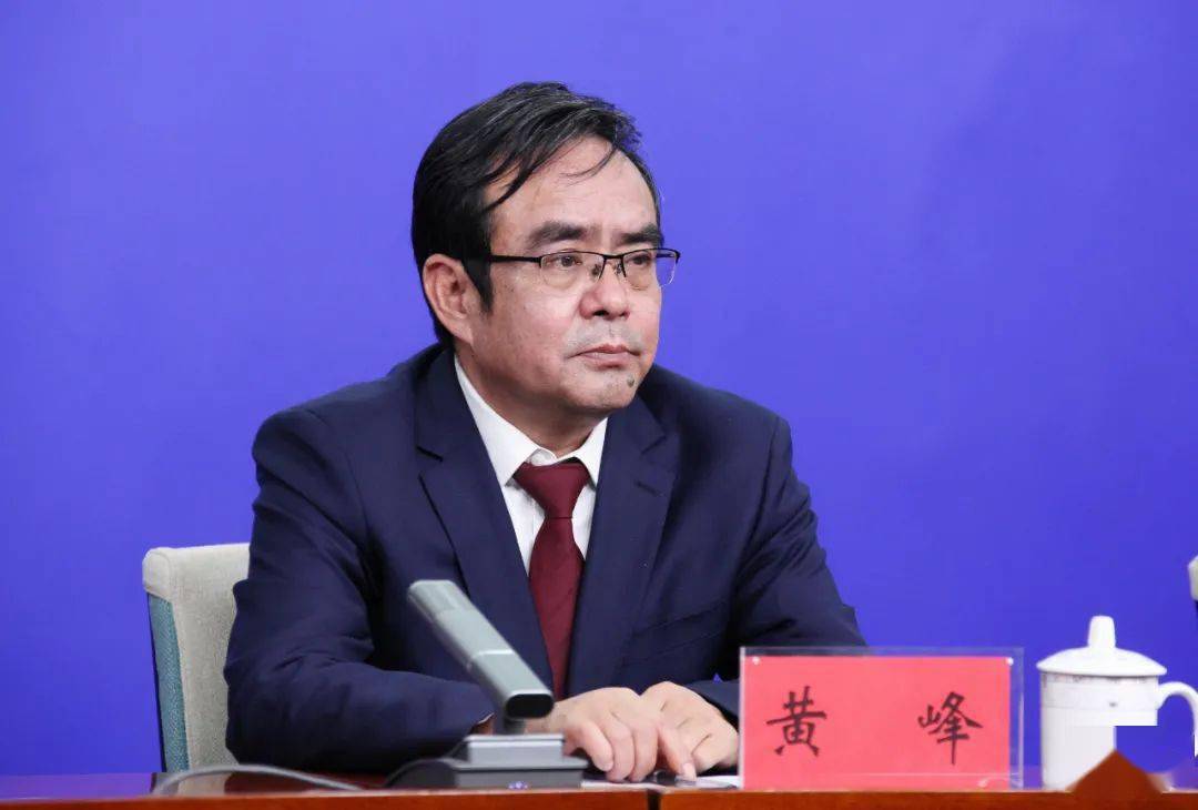 自治区党委宣传部外宣处处长,自治区政府新闻办新闻发言人 杨旭年