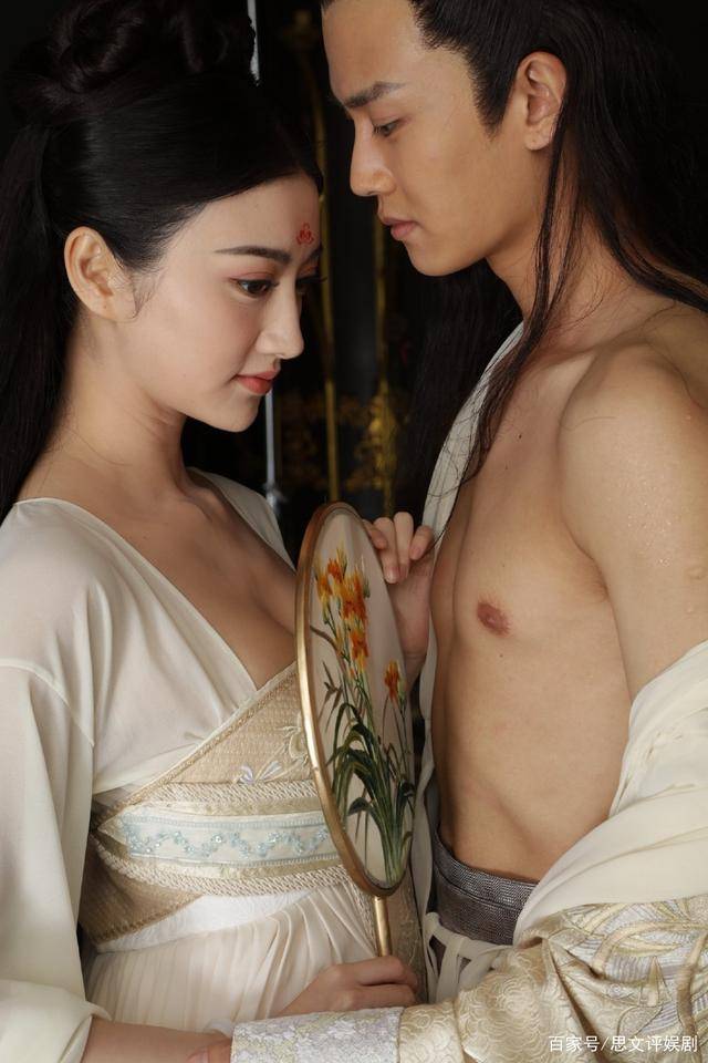 任嘉伦景甜的这组海报又般配又唯美,广平王满眼深情_观众_眼神_锦衣