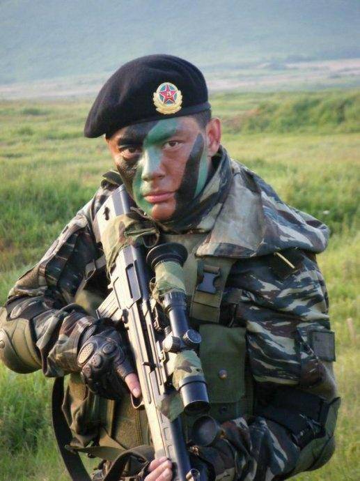 老戏骨傅程鹏 16年龙套生涯终走红_演技_特种兵_话剧