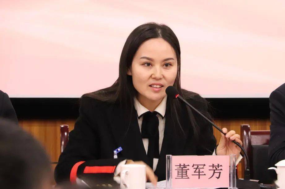 群策群力育桃李追赶超越创新局延安新区外国语学校召开第一届教职工