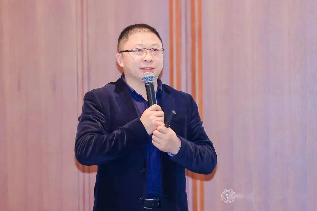 四川天味食品集团股份有限公司董事,副总裁吴学军作了主题为《复合