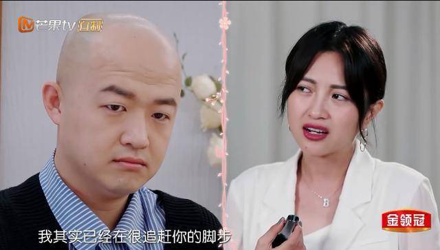 包贝尔和老婆出去吃饭,有谁注意包文婧喝的水,堪称好女人典范!