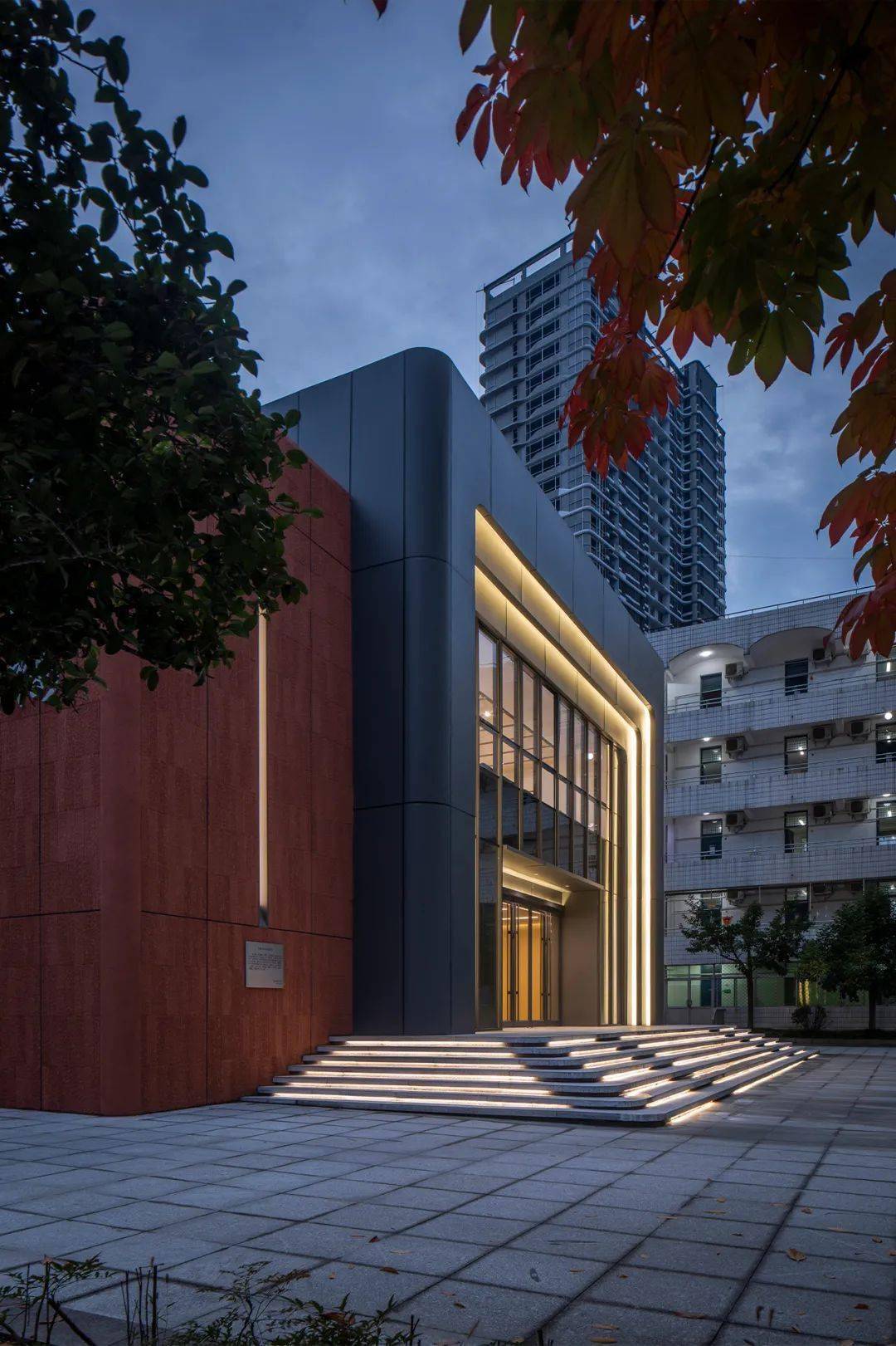 安康中学礼堂改造 | 建筑师克制设计,保留了场所记忆