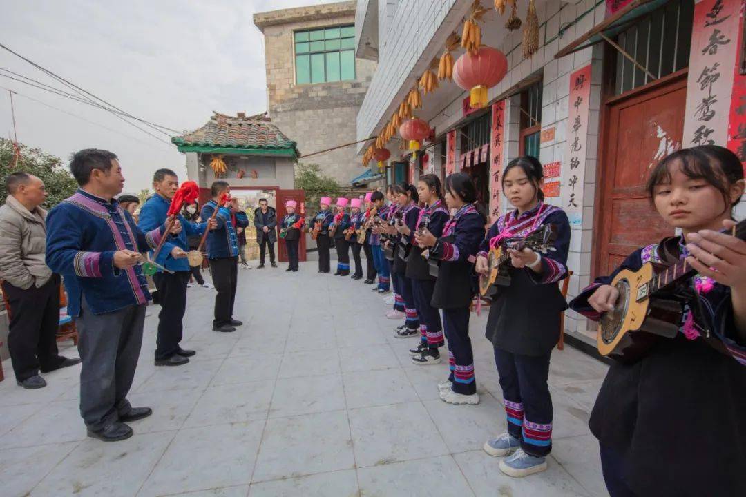 黔南州文艺特色村平塘县双河村歌舞特色村正式授牌