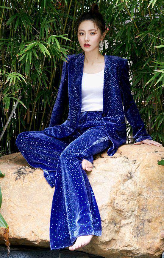 黄梦莹写真图集_举报_反馈_代斯