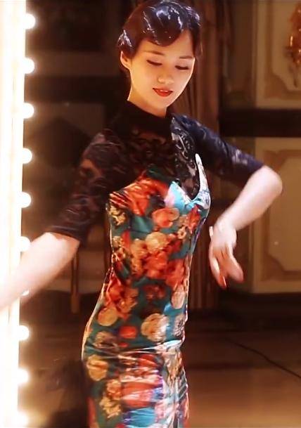 31岁安悦溪完全是逆生长,"旗袍 哪吒头"娇俏灵动,好惊艳!