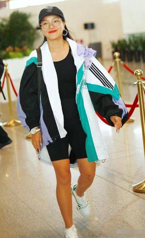 江映蓉身材火辣那是你没有看腿比男人的腿还壮实