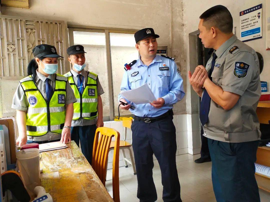 莞城3支优秀东莞义警"先莞队" 获颁《分局长嘉许状》_工作_群众_黄永