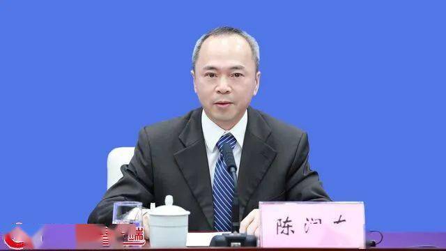 陈润东:16:01首先,有请陈润东先生作介绍.