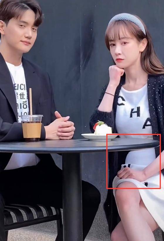 两人天天黏在一起_恋情_曾晒_女友