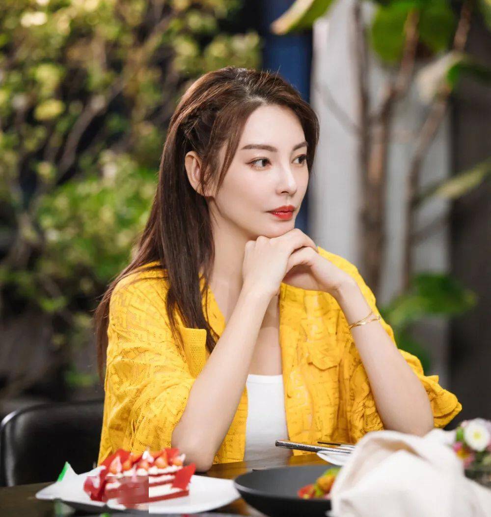 张雨绮|半年两个小奶狗,张雨绮真的是恋爱脑?