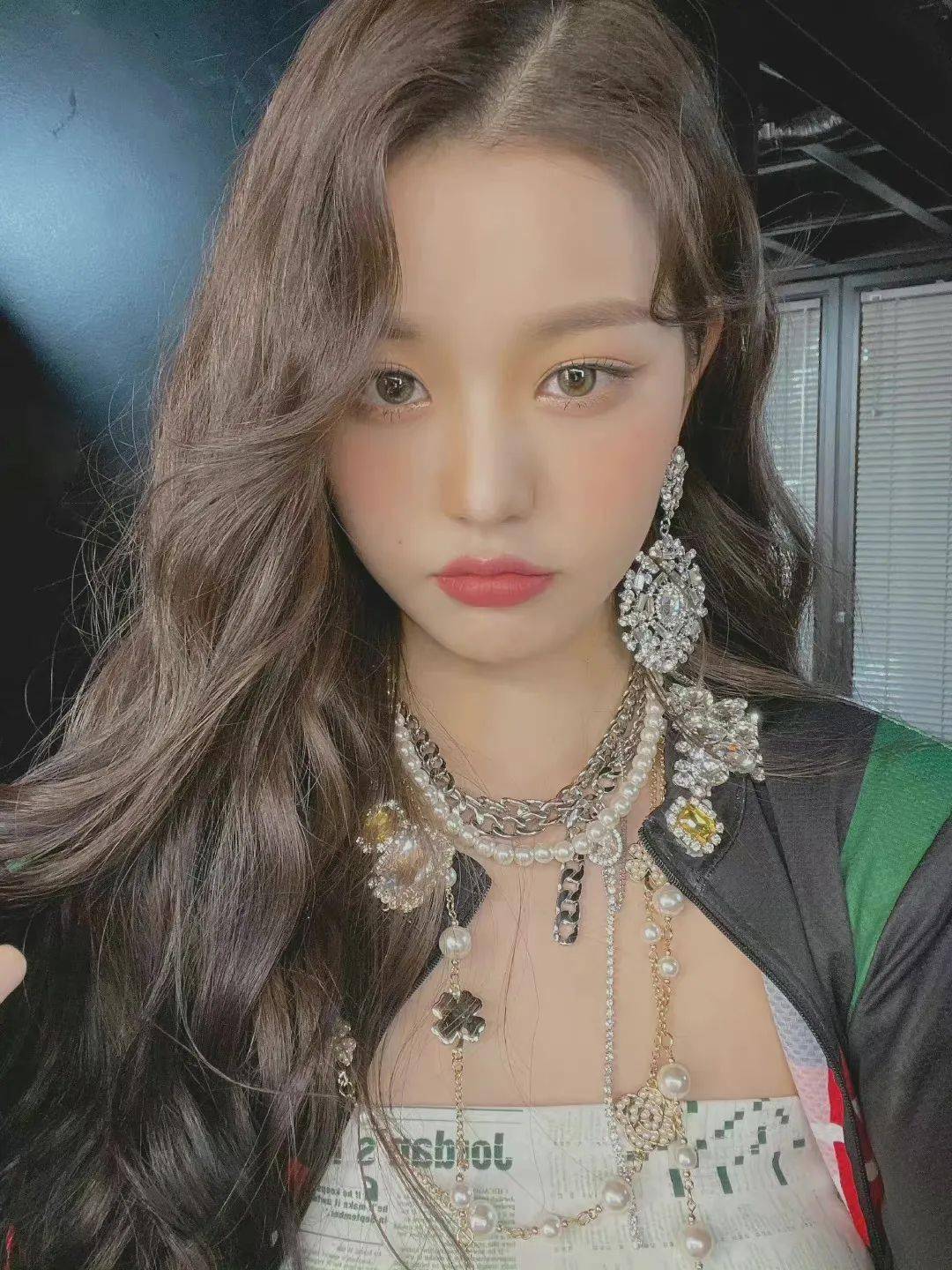 对于像张元英一样嘴唇很饱满的甜美系女孩来说,不跟随大潮画mlbb式的