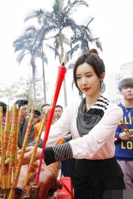 《延禧攻略》饰演嘉嫔的潘时七,难道又变脸了?_感觉_时期_很漂亮