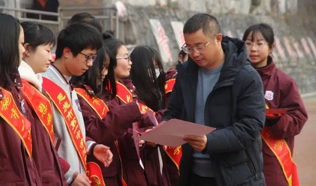 少年有志坚且勤道远不弱求索心恩施市第一中学举行2021年秋季学期期中