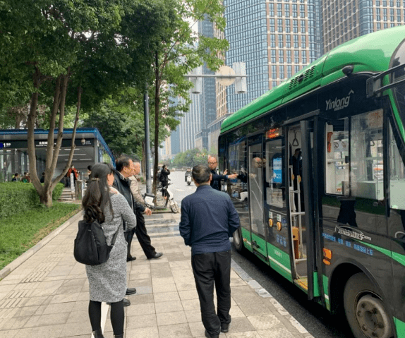 成都公交和地鐵牽手成功兩網融合解決市民出行痛點難點