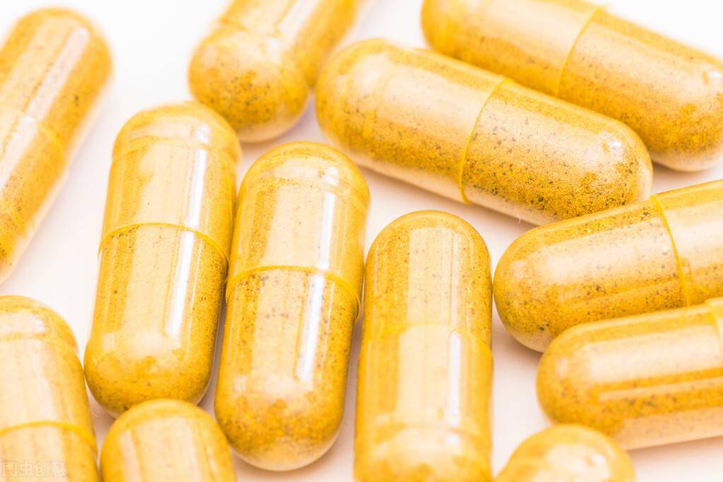 清肝降压胶囊制何首乌,桑奇生,夏枯草,槐花(炒),小蓟,丹参,葛根,川