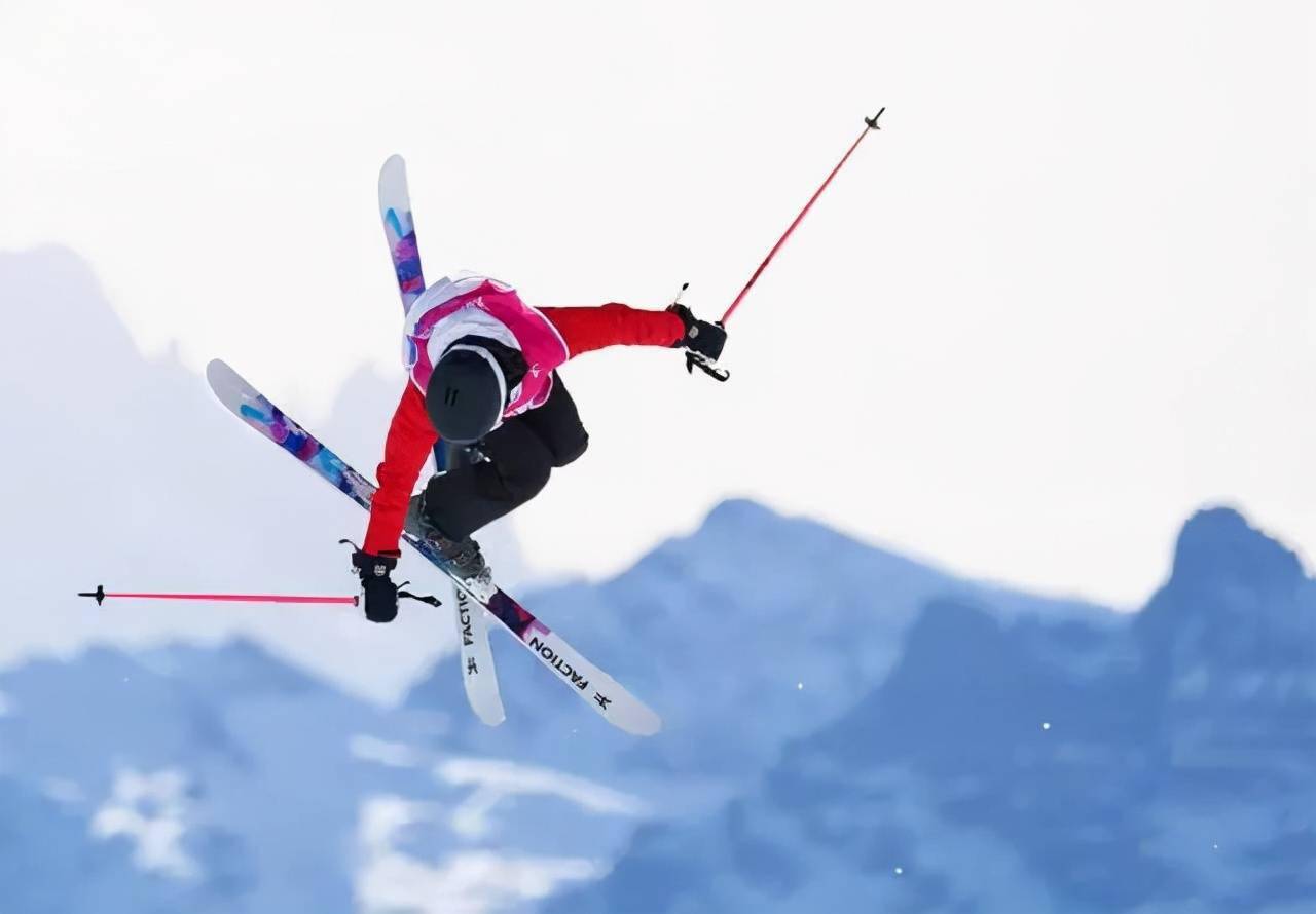 冬奥会的比赛项目可以分为竞速类,技巧类和综合类,其中自由式滑雪与
