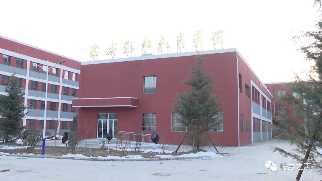 岷县北城初级中学作为今年秋季刚投入使用的新学校,极大缓解了"城镇挤