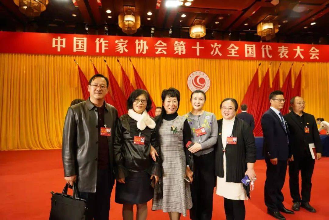 喜迎中国作协十代会预备会议图集盛会之前的欢聚满载着作家们的笑颜