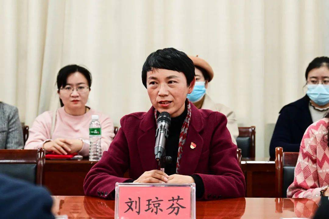 刘琼芬书记,孙有红校长介绍此次活动的目的,意义,并就疫情防控相关