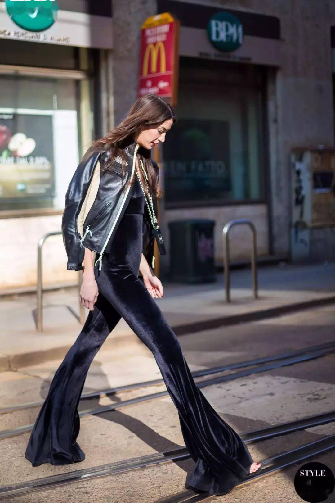 灯芯绒 今年冬天“短外套+裤子”最流行，显高显瘦巨时髦！