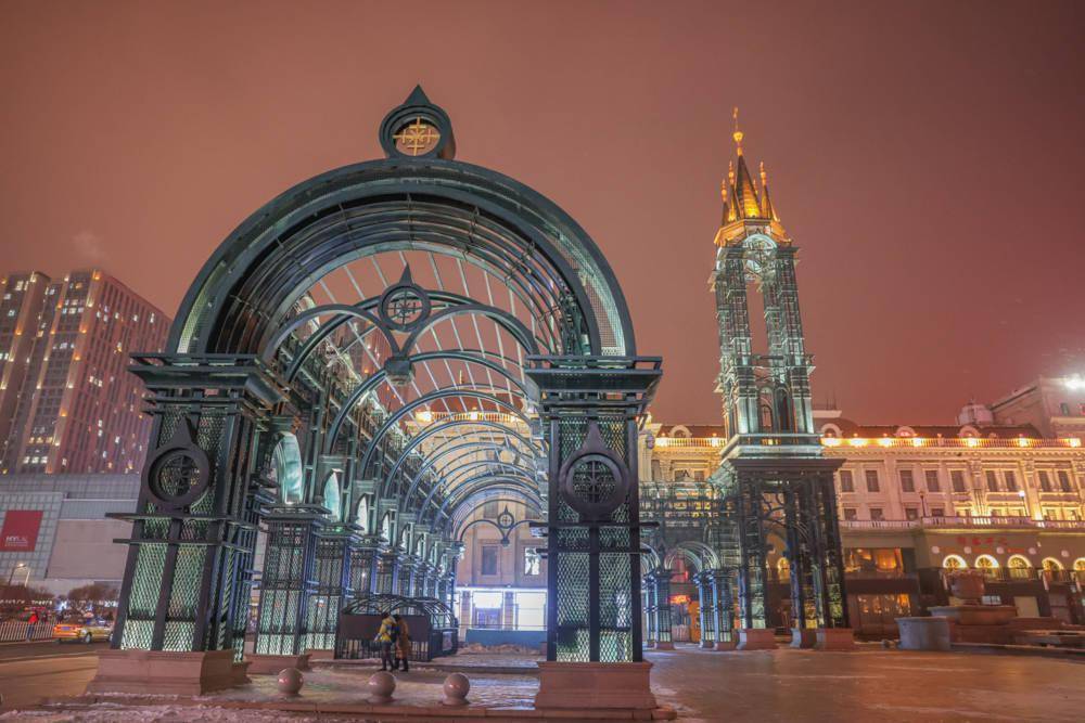 在哈尔滨圣索菲亚广场除了教堂还有这么好看的建筑