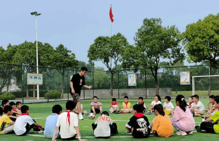 浙江省松阳县实验小学集团学校毓秀校区的老师在课后