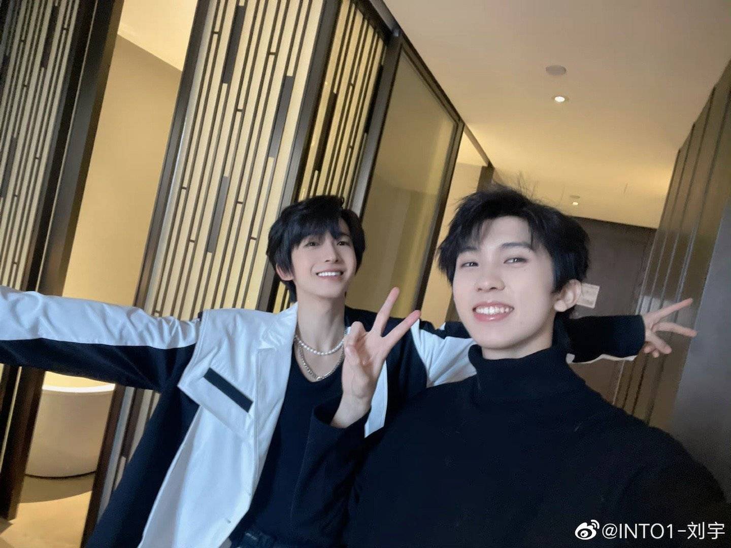 刘宇林墨刘彰自拍合照～ 三位少同框好养眼!_节目_墨刘彰_自拍