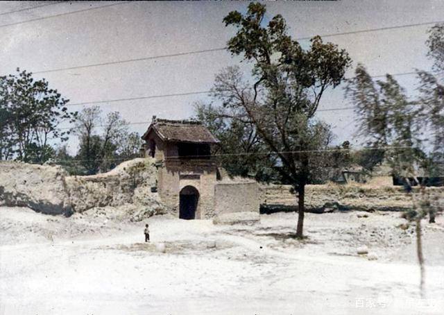 老照片美国牧师镜头下1935年的西安壮观的城墙繁华的西大街