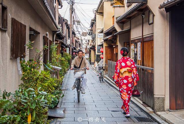 日本京都艺伎发源地 建筑古朴雅致 随处可见穿和服的外国游客 表演 小路 江户