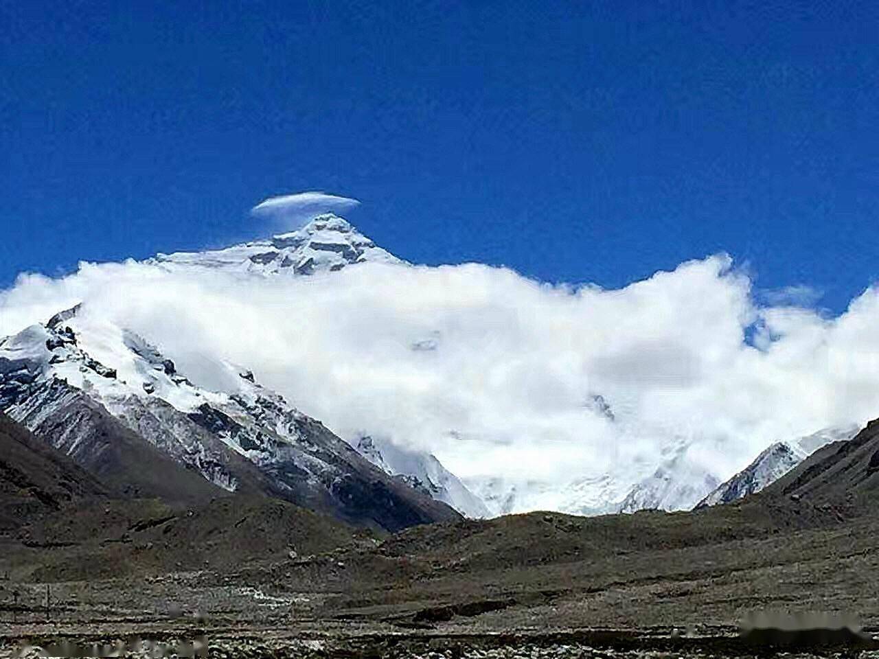 我在珠穆朗玛峰大本营看到：珠峰戴帽，云袍披身，夕照金山_搜狐网, image size:1280x960