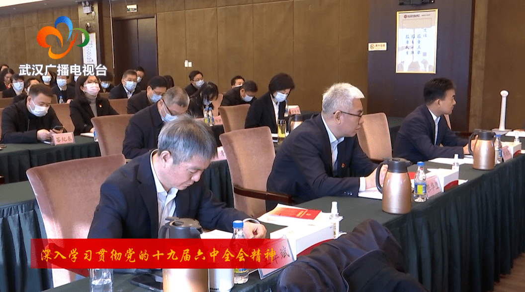 报告会上,陶维兵围绕十九届六中全会的历史背景与重要意义《中共中央