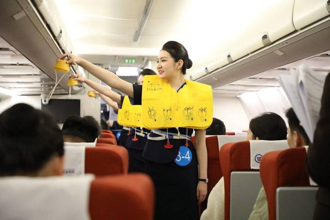 全国高校队伍同台切磋空乘技艺高颜值高技能有被惊艳到