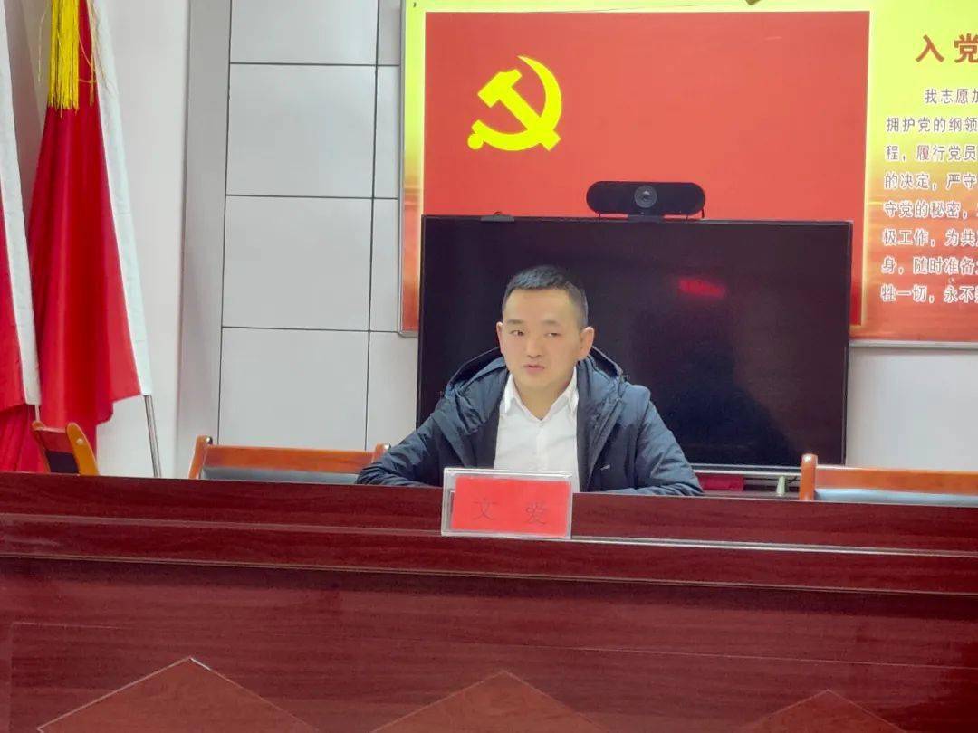 图文来源:罗建军02镇党委副书记,镇长周增荣,副镇长潘顥内到高坡