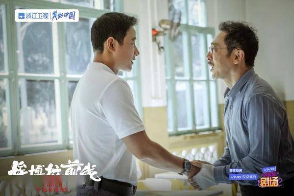 何欢|专访《埃博拉前线》主演罗晋毛晓彤：面对凶猛病毒，中国医生令人敬佩