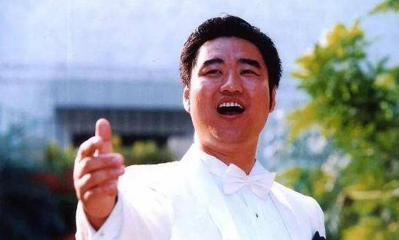 曾与蒋大为同台演唱11年捐300万助183儿童妻子却被熊孩子砸死