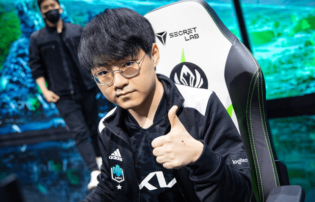 网友评价lck世界赛四大中单李哥史一中chovy竟是抖一中