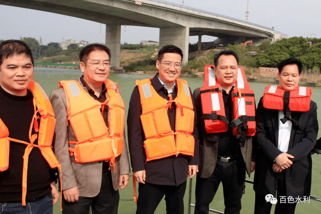 田阳区总河长曾维康率队到右江田州河段开展巡河工作