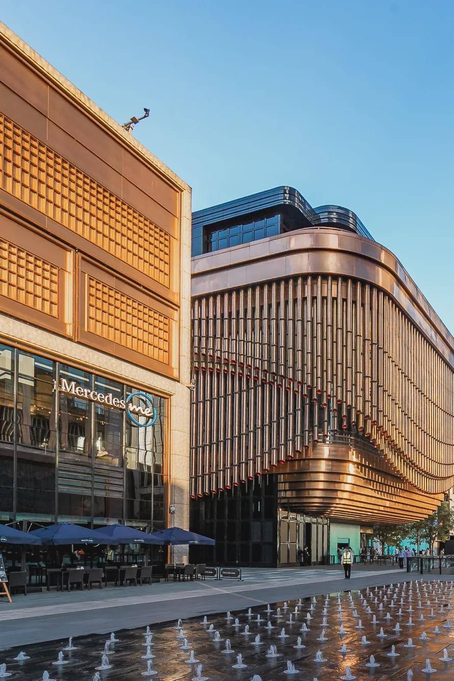 背靠浦江夜景的复星艺术中心舞会美了