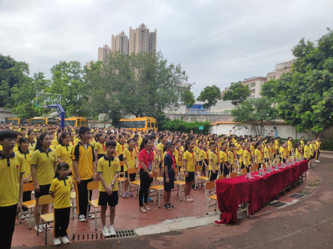 关爱这些外来务工子女学校的同学们,携手天河区前进街社区,共同举办了