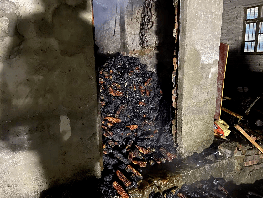 烤烟房|心疼!3000斤玉米,糊了!