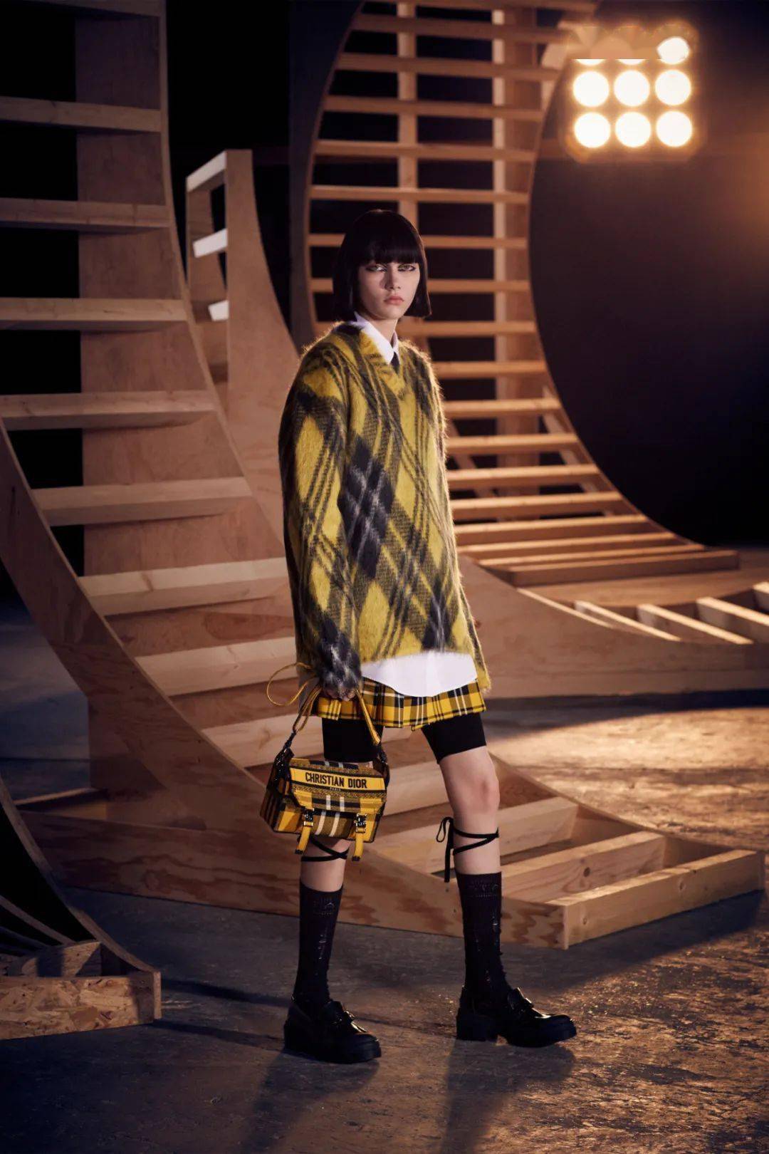 t h e e n d —文章转载自:穿针引线服装设计尊重著作权人合法权益