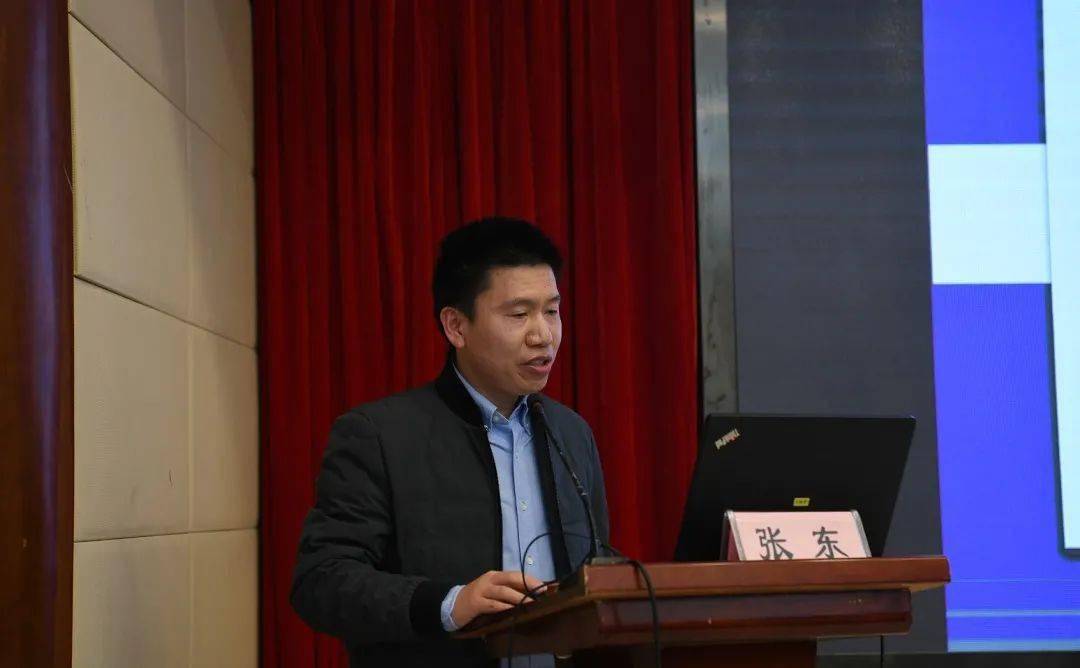 奉贤区中心医院的张东副主任介绍了一例颈椎后纵韧带骨化合并颈椎