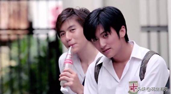 彼时在梁朝伟的戛纳影帝庆功宴上,大方淡定的王菲,牵着羞涩的谢霆锋