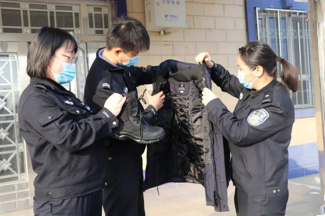 辅警冬执勤服装图片