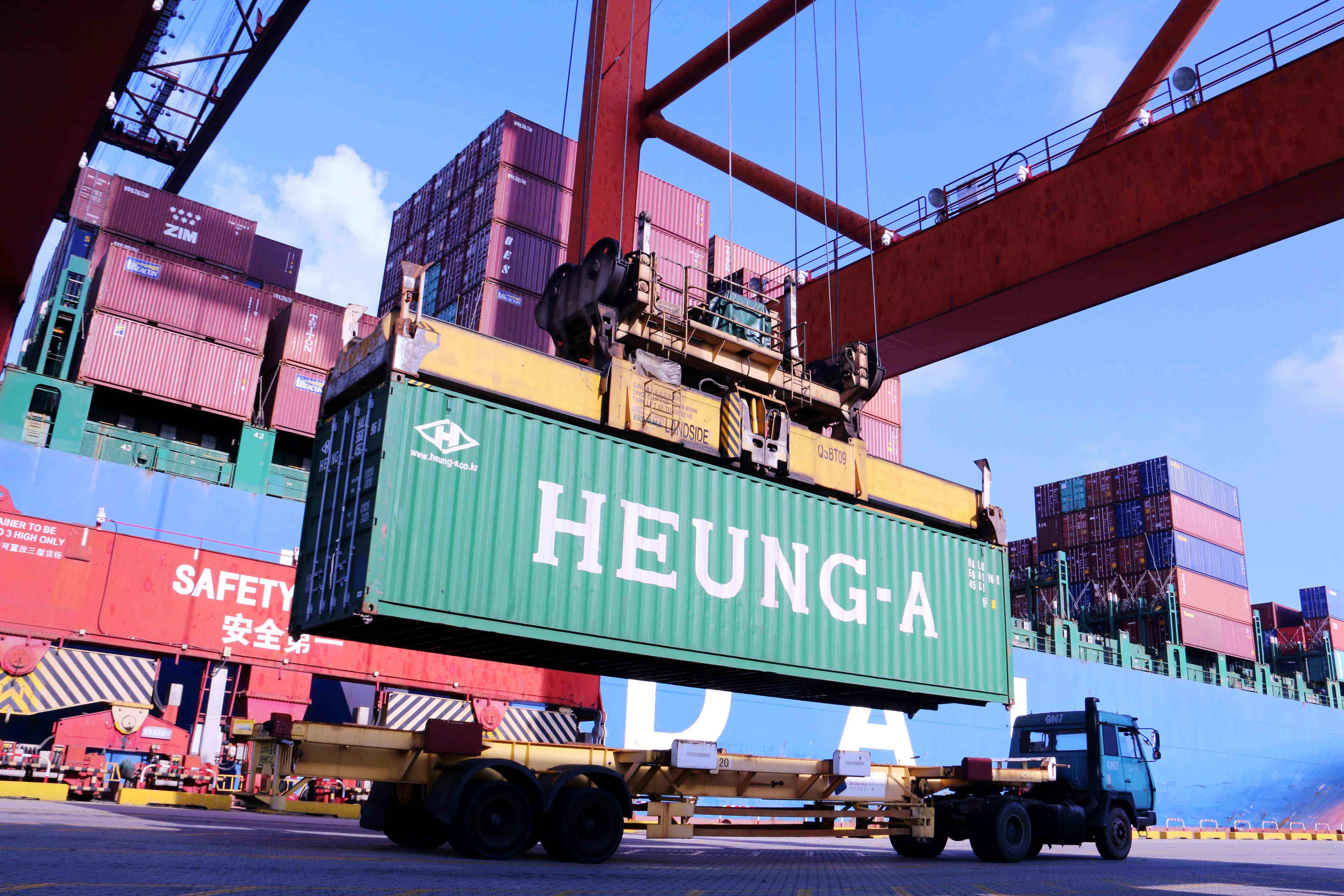 长三角港口群如何"一箱"不"难求"_赵楠_集装箱_上海港