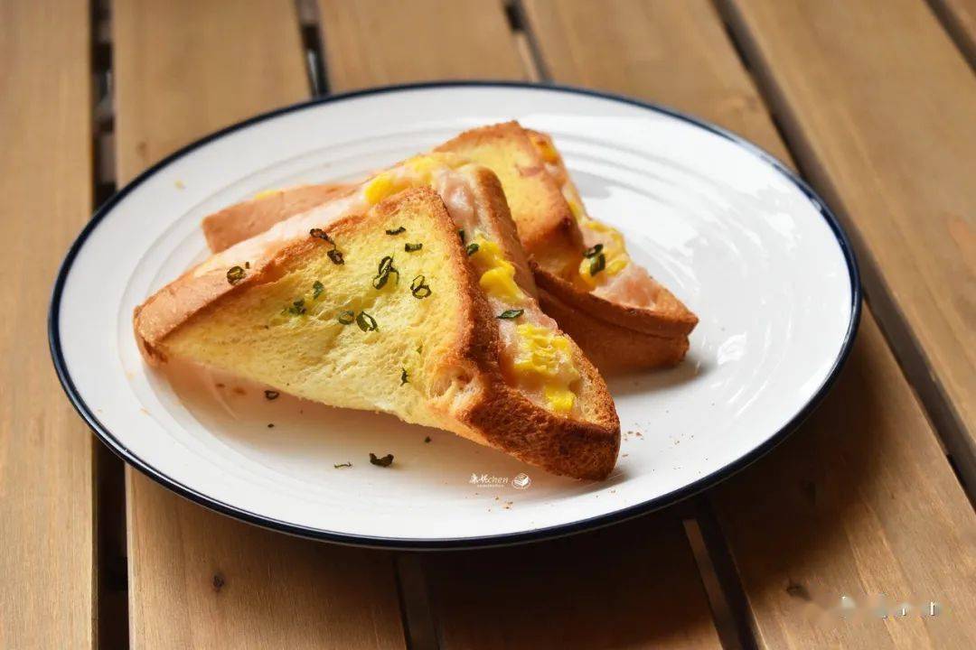 做法|面包片这做法太妙了,香脆鲜美,吃一口就爱上,早餐吃它起床有动力