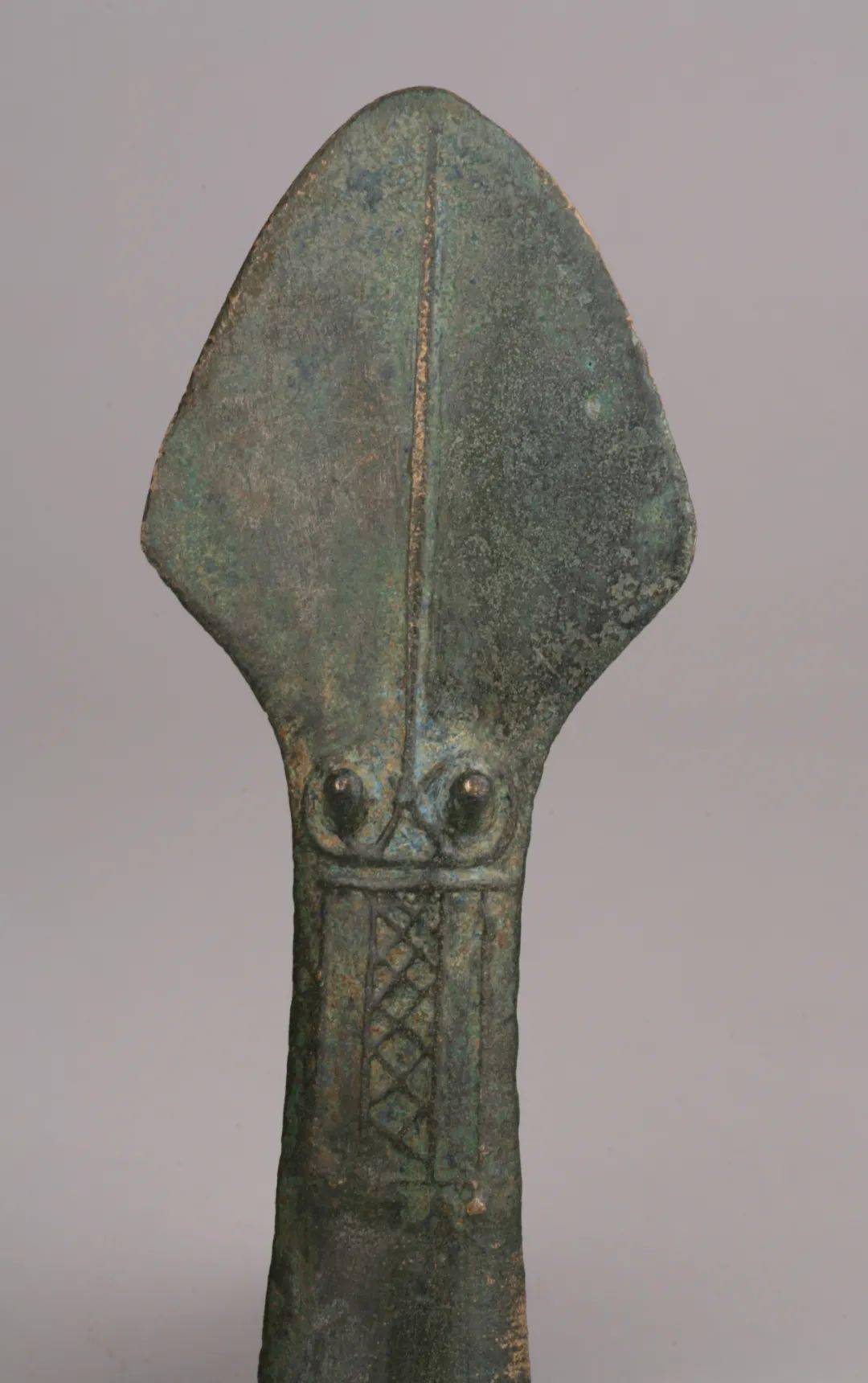 战国乳钉十字交叉纹铜矛国家一级文物展之四