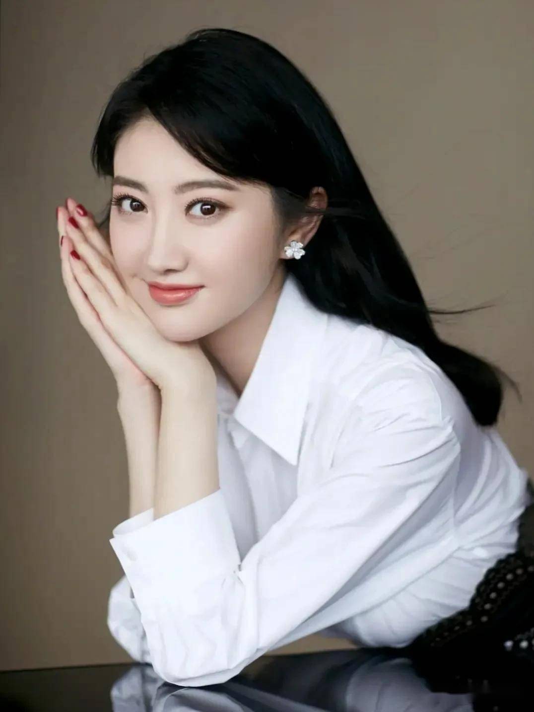 景甜美目盼兮神采飞